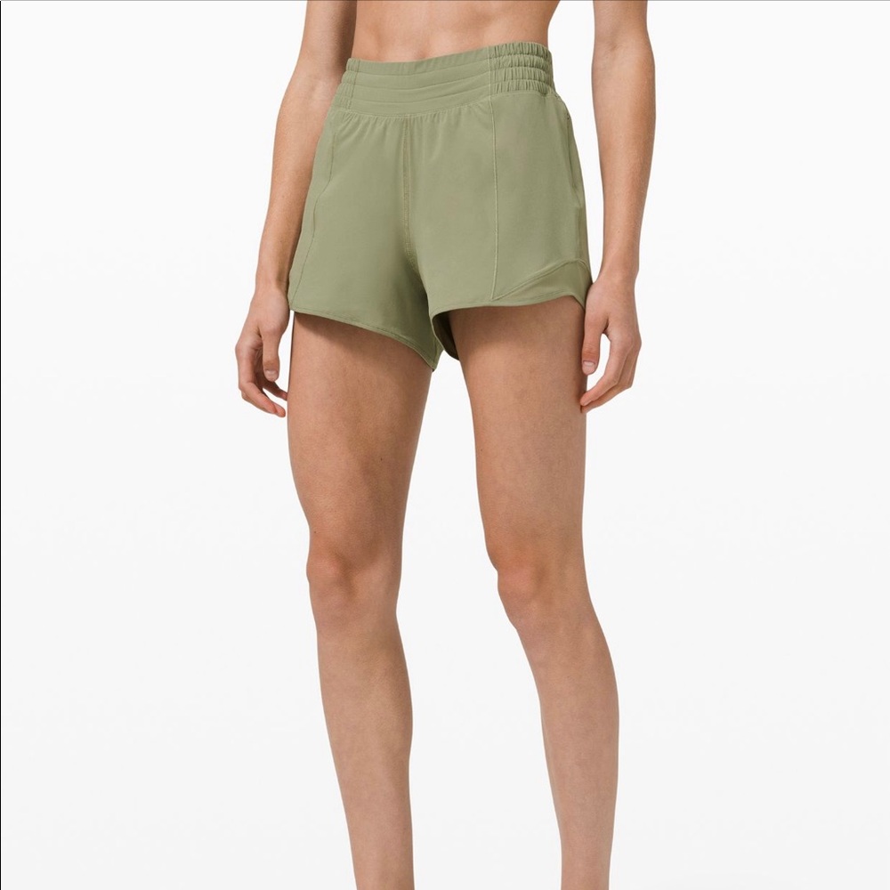 NWT Lululemon Hottie Hot Shorts HR 4” Lined